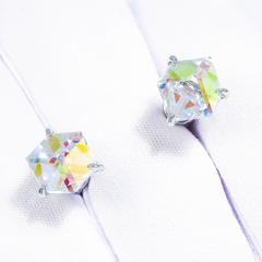 sergi-pusety-iz-serebra-925-proby-s-kristallami-swarovski-perlamutr