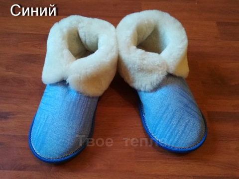 Тапочки чуни из овчины на твердой подошве двухцветные