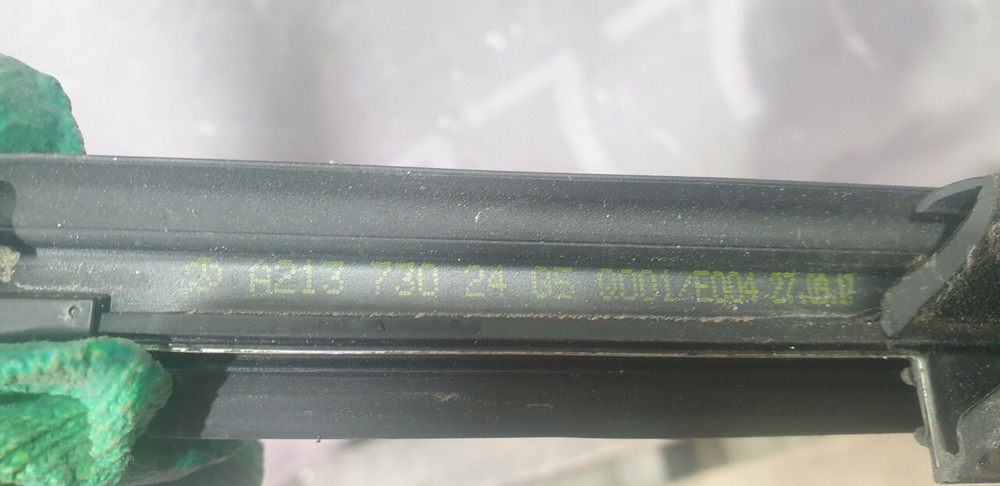 Молдинг двери задней правой Mercedes E (W213) 16-нв Б/У Оригинал A2137302405