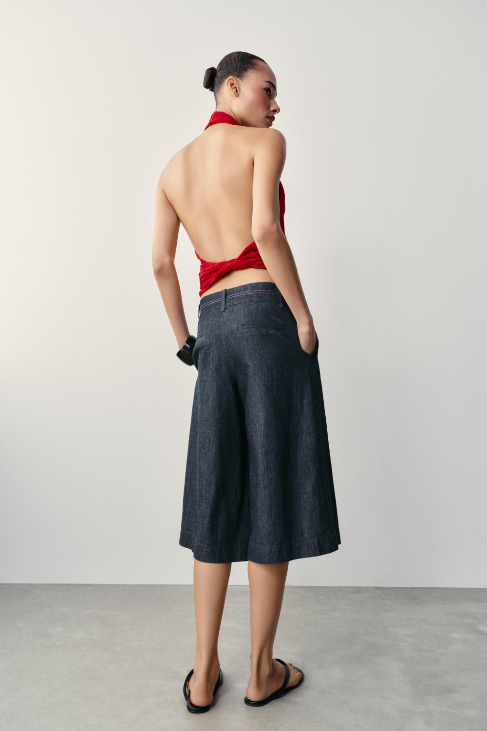 УДЛИНЕННЫЕ ШОРТЫ С КОНТРАСТНОЙ ОТСТРОЧКОЙ — ZARA
