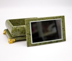 Шкатулка из змеевика