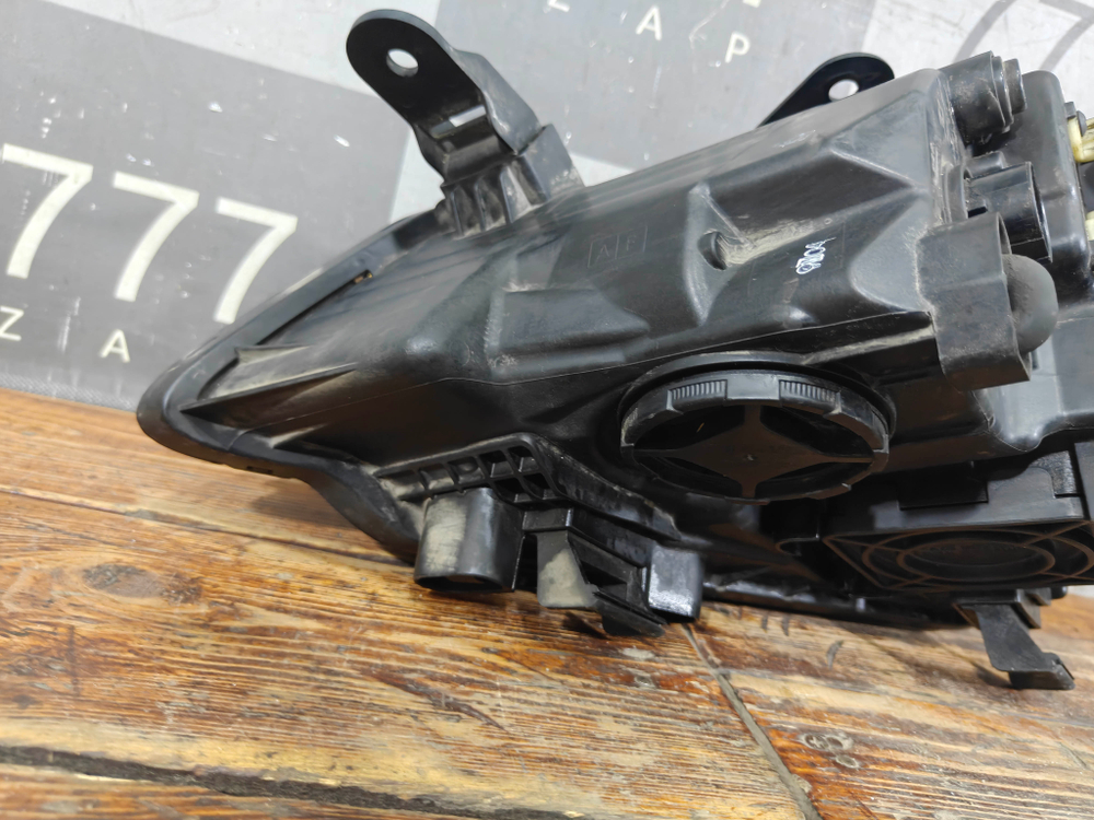 Фара правая LED Genesis G80 1 16-20 Б/У Оригинал 92104B1500