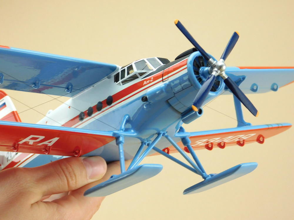 Модель самолета Ан-2 (М1:48, Бугурусланское ЛУГА), на лыжах