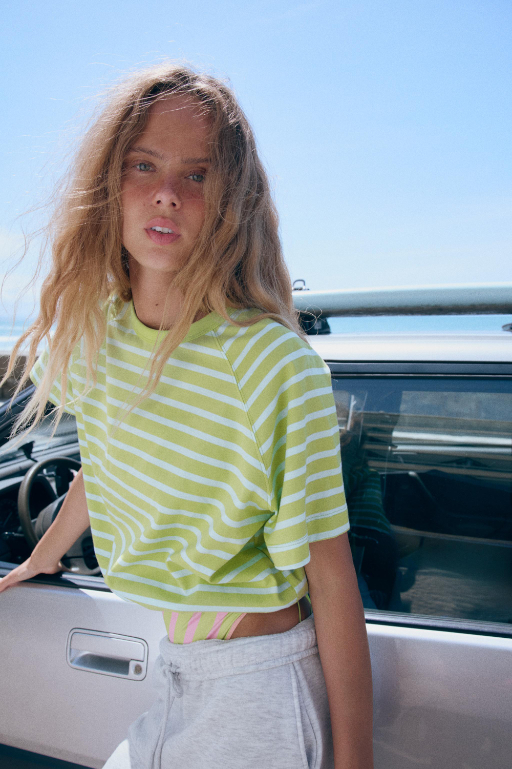 ФУТБОЛКА В ПОЛОСКУ СО СТОППЕРАМИ — ZARA