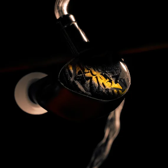 Noble Audio Vanguard Black Amber