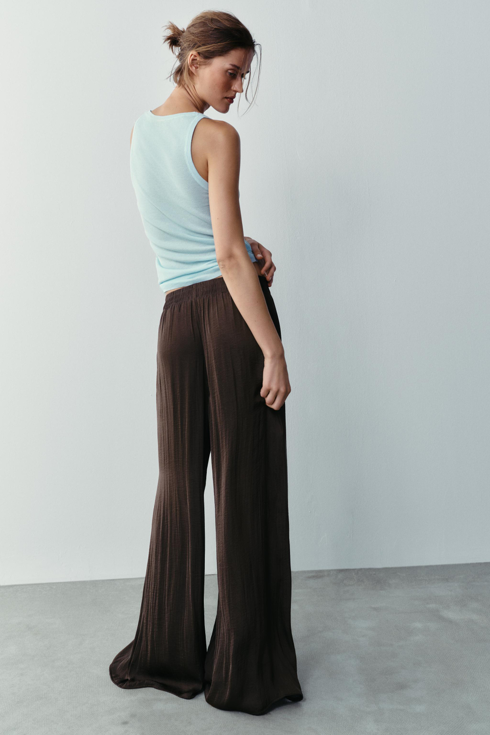 ШИРОКИЕ СТРУЯЩИЕСЯ БРЮКИ — ZARA
