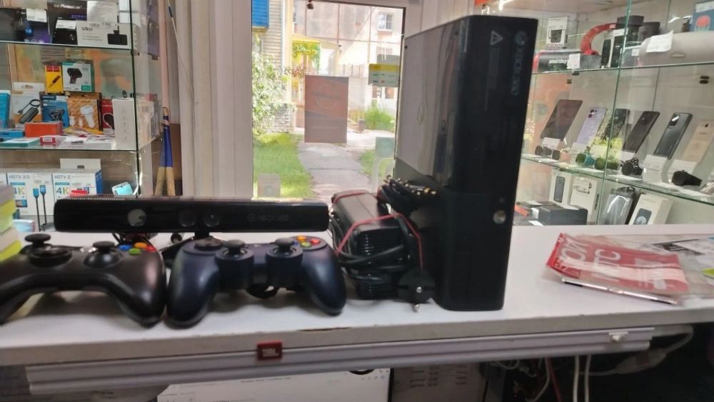 Игровая приставка Xbox 360