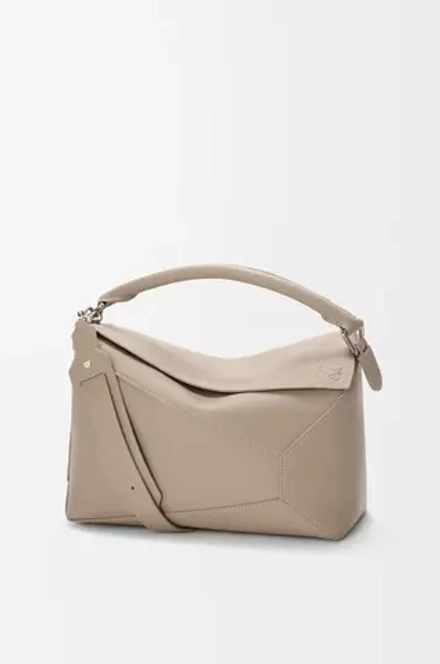 Loewe Сумка среднего размера Puzzle Edge из мягкой зернистой телячьей кожи, цвет глины