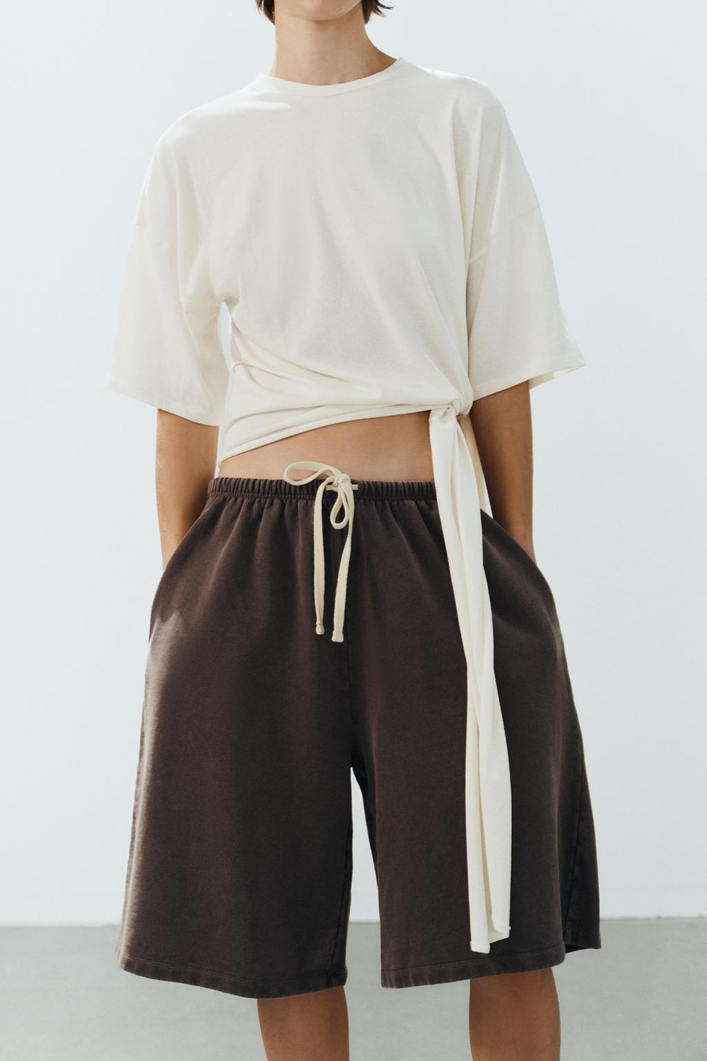 ZARA ШОРТЫ С ЭФФЕКТОМ ПОТЕРТОСТИ И ШНУРКОМ, СЕРО-ЛИЛОВЫЙ
