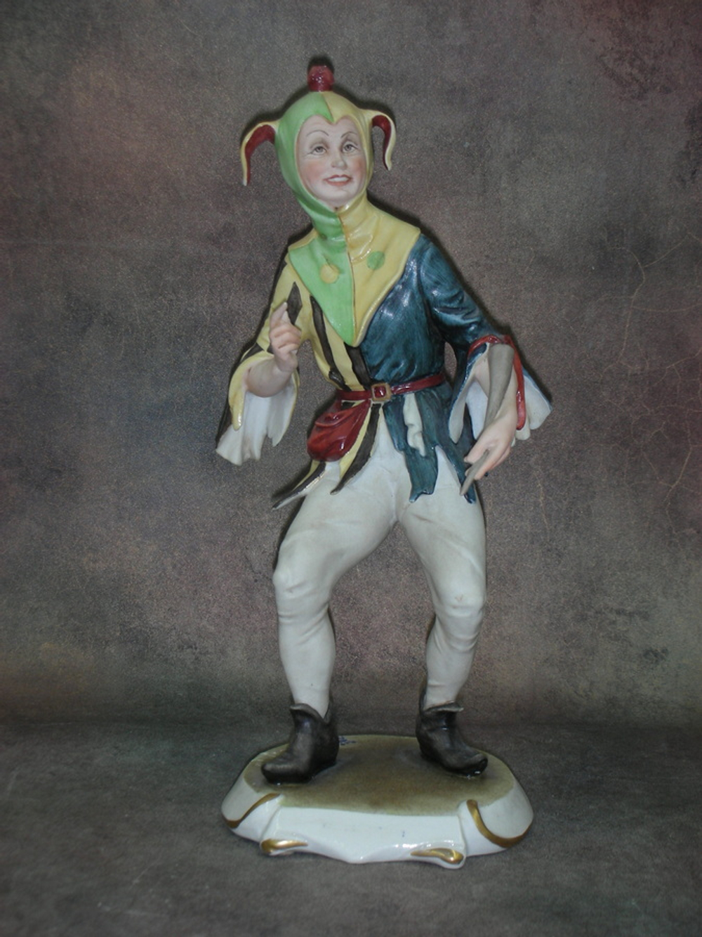 Статуэтка. Фарфор. Шут. Capodimonte. Италия