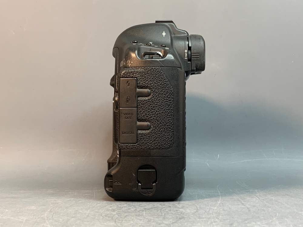 Canon EOS 1D Mark II 49.357 Кадров