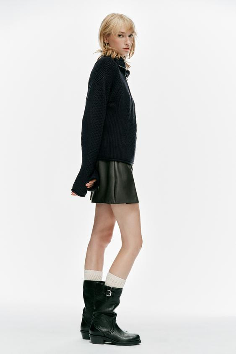 ZARA ШОРТЫ ИЗ ИСКУССТВЕННОЙ КОЖИ СО СКЛАДКАМИ, ТЕМНО-ЗЕЛЕНЫЙ
