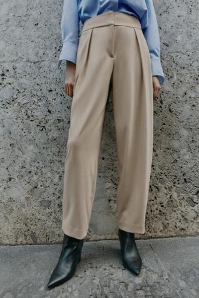 БРЮКИ CARROT FIT С ЗАЩИПАМИ — ZARA