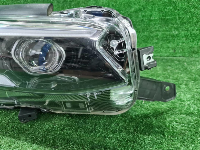 Фара правая Subaru Outback 6 (2019-2022) LED (В пленке)