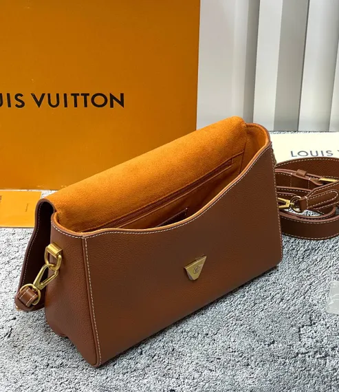 Сумка женская Louis Vuitton Soft Twist коричневый