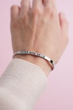 Браслет Никогда не сдавайся / Never Give Up