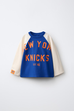 ZARA ФУТБОЛКА С ДЛИННЫМИ РУКАВАМИ РЕГЛАН NBA — NYC KNICKS, ЯРКО-СИНИЙ