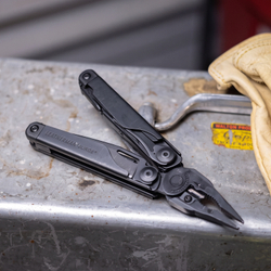 Мультитул Leatherman Surge® Black