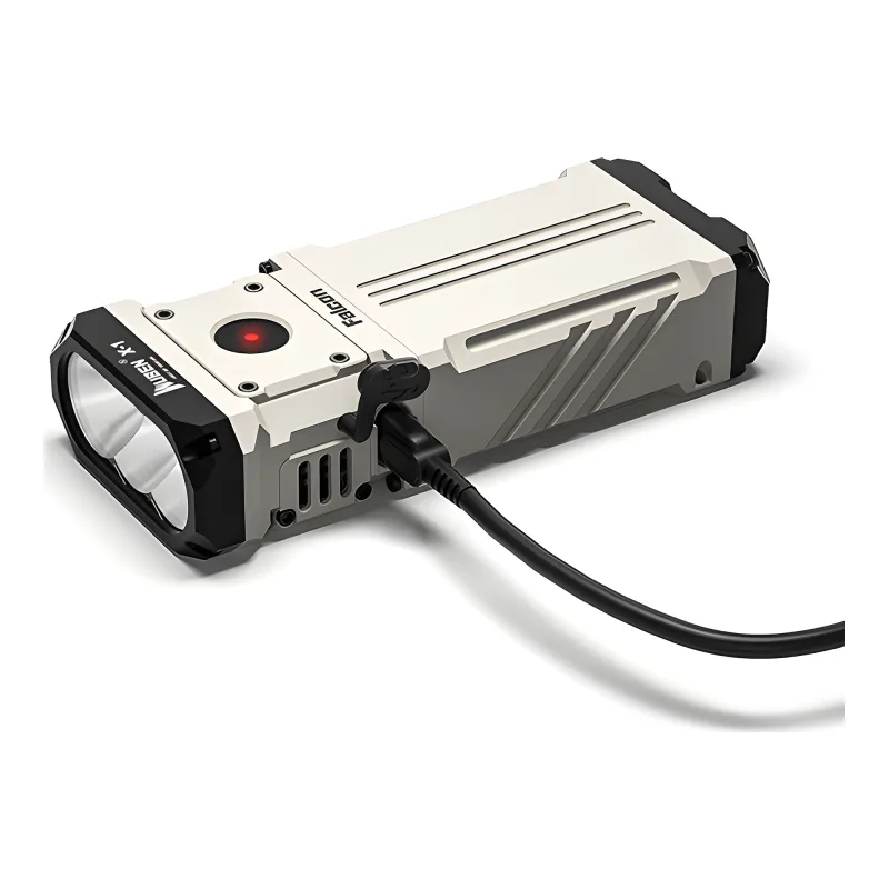 Фонарь Wuben X1, белый - процесс зарядки через кабель USB