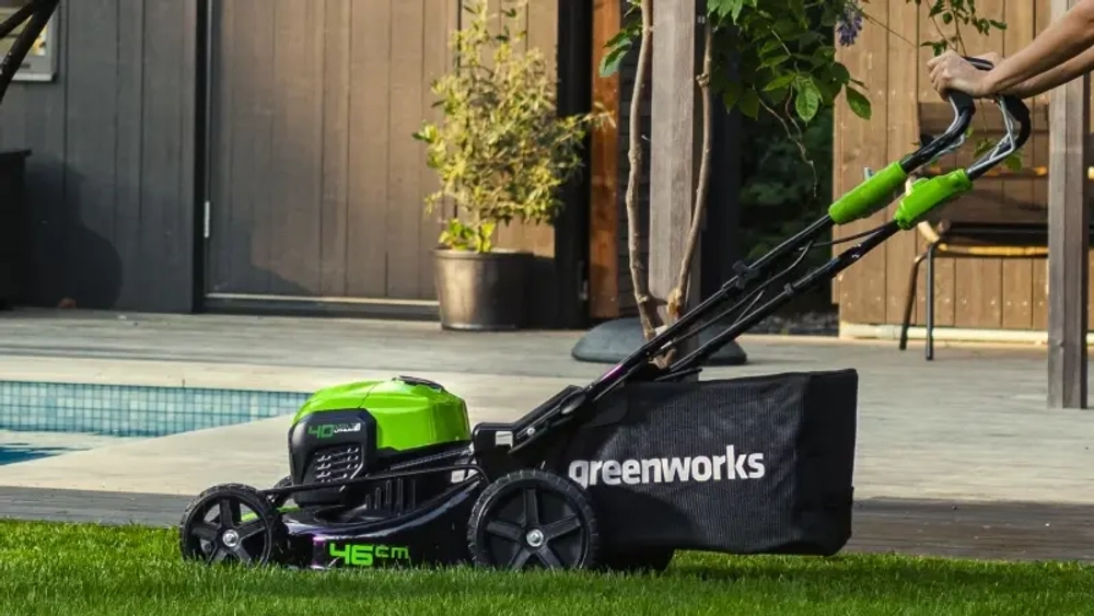 Аккумуляторная самоходная газонокосилка Greenworks GD40LM46SP