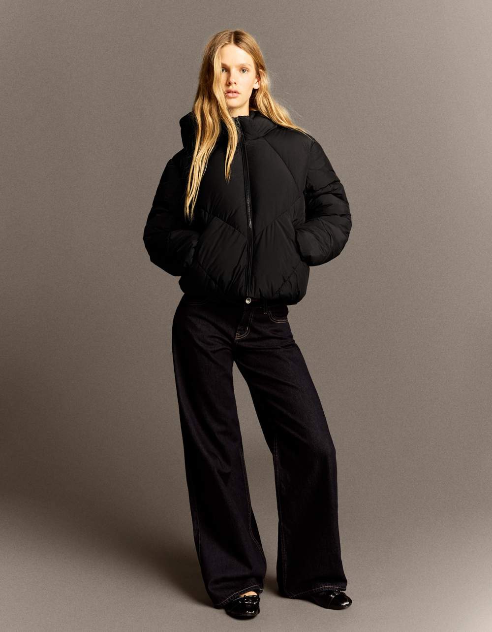 Женская стеганая куртка с капюшоном - BERSHKA