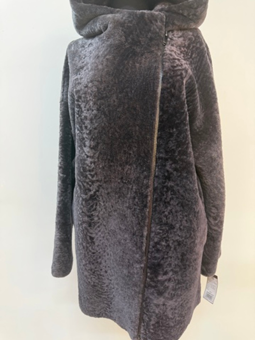 Косуха, капюшон, мех овчина Астраган, цвет графит, размер 48 длина 80