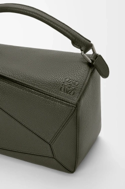 Loewe Большая сумка Puzzle мягкой зернистой телячьей кожи, темный хаки