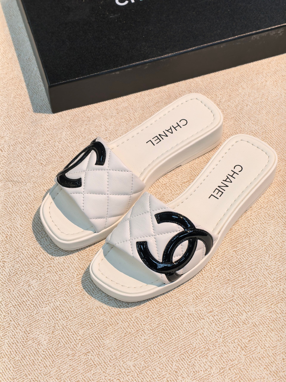 Шлепанцы Chanel