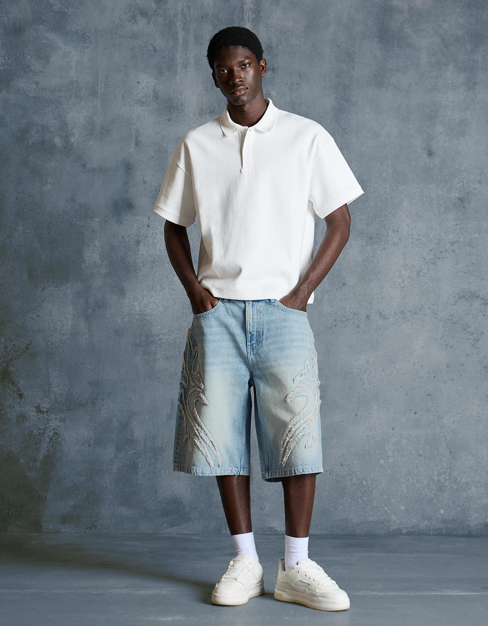 Мужские бермуды baggy fit с нашивками - BERSHKA