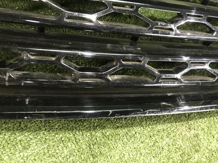 Решетка радиатора Land-Rover Discovery 5 L462 (2016-2021)