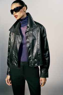 ZARA КУРТКА ИЗ ИСКУССТВЕННОЙ КОЖИ СО СКЛАДКАМИ НА СПИНЕ, ЧЕРНЫЙ