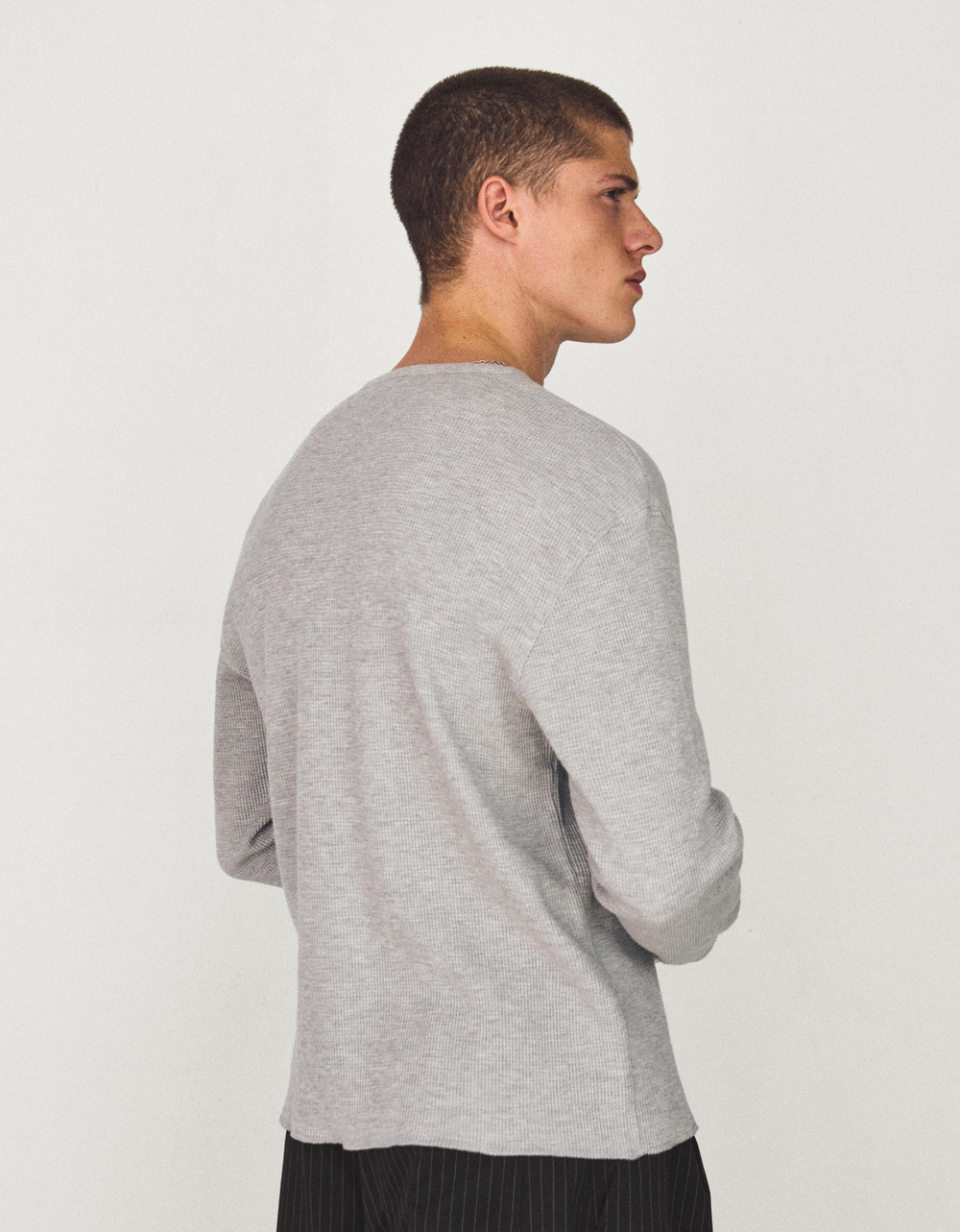 Мужской лонгслив-хенли slim fit - BERSHKA
