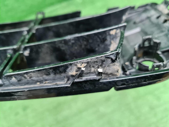 Решетка переднего бампера правая BMW X1 F48 15-19