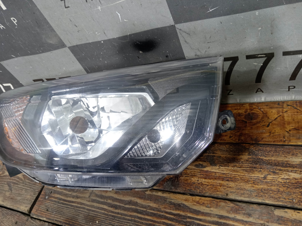 Фара правая LADA Granta 18-нв Б/У Оригинал 8450100856