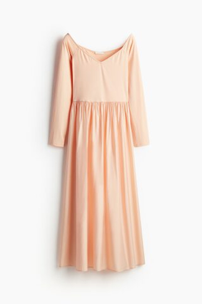 Платье с открытыми плечами и расклешённой юбкой - H&M