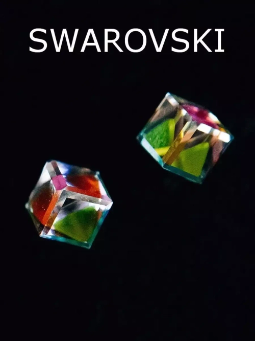 Серьги-гвоздики Миражи с зелеными кубиками-хамелеонами Swarovski