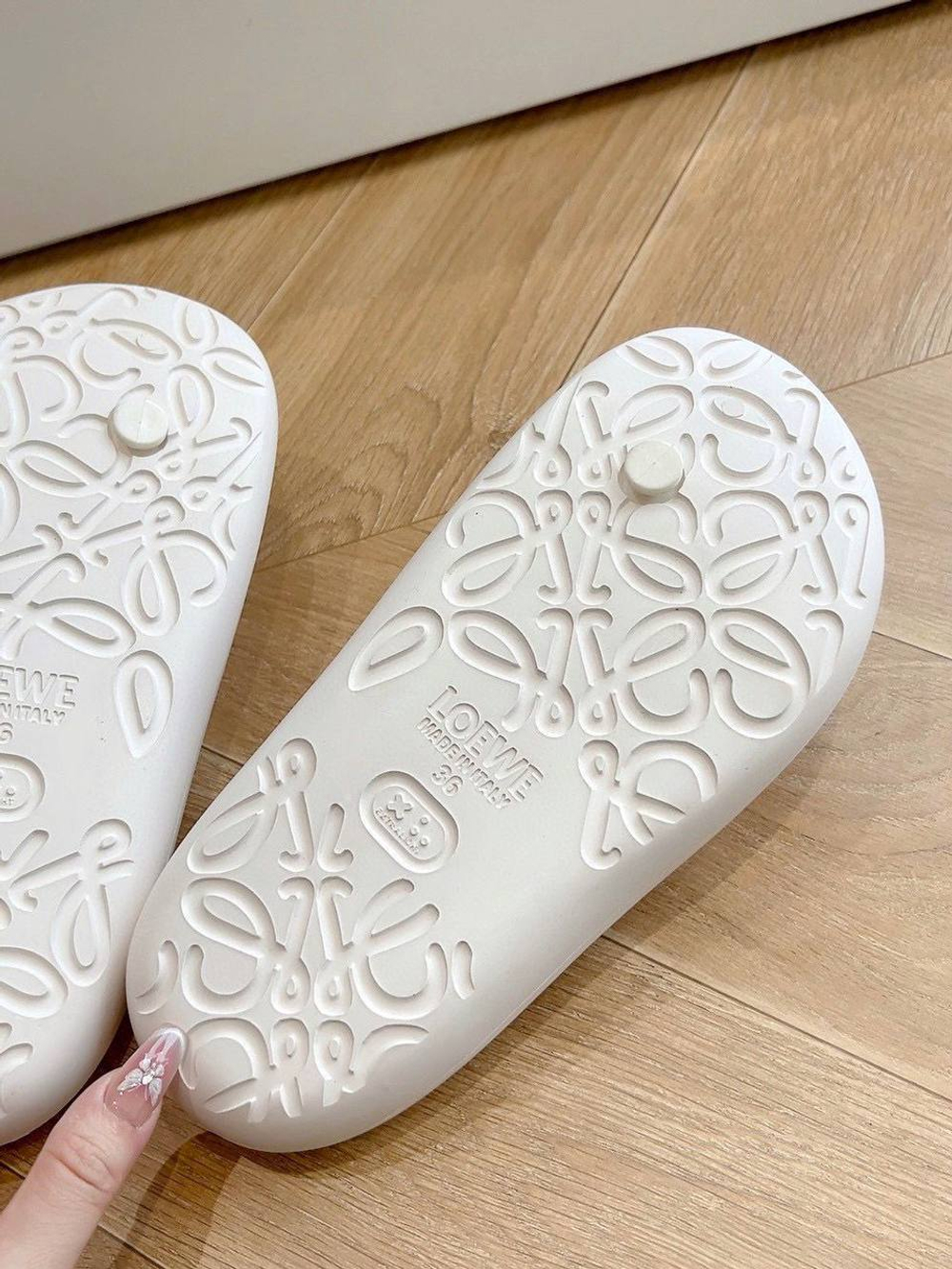 Шлепанцы Loewe