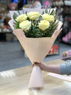 Букеты из белых роз