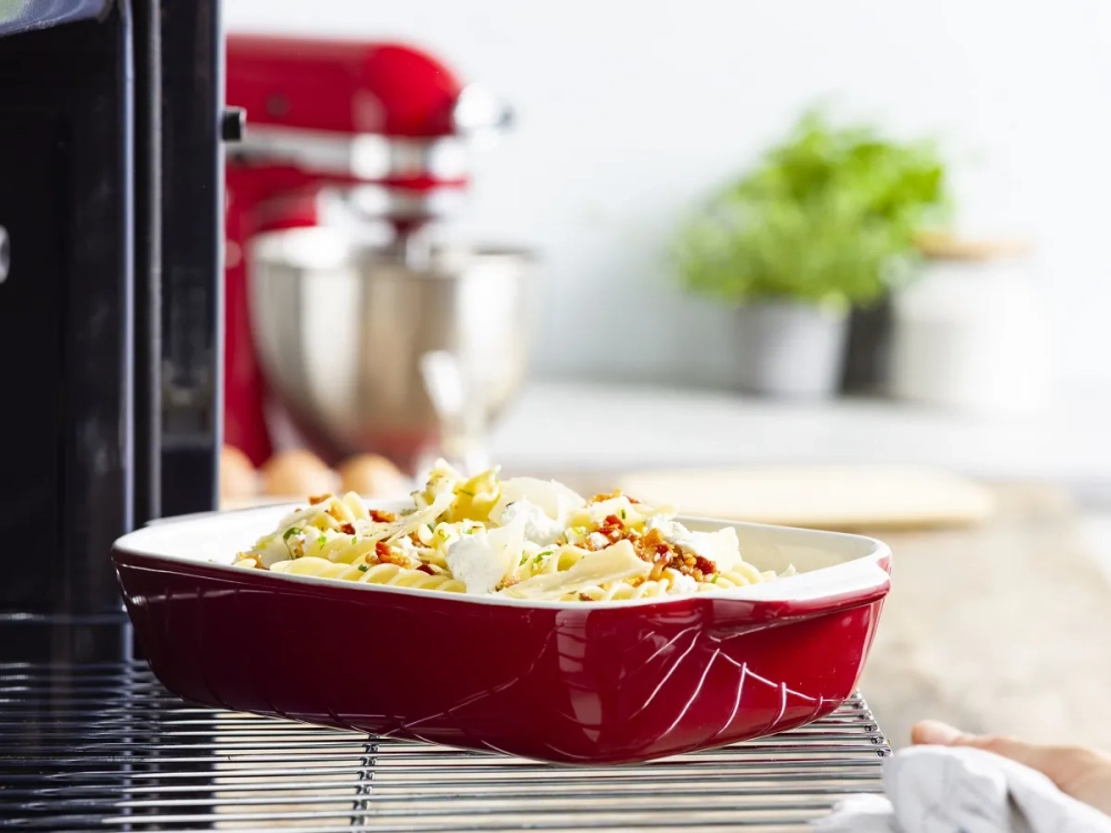 KitchenAid Керамическое блюдо 26x15,5x6,5 см + крышка Империя красный EAN 4894871028609