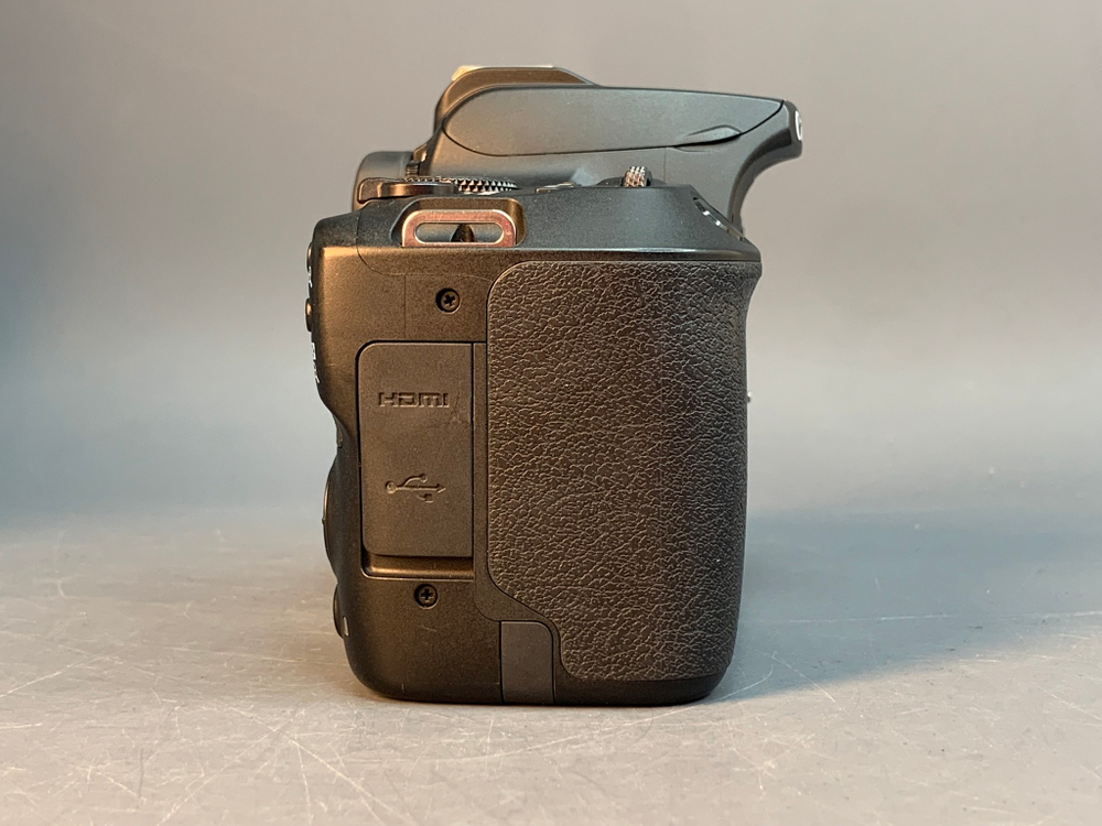 Canon 250D Kit 18-55mm STM