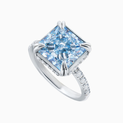 Серебряное кольцо с голубым фабулитом (Fancy Blue) огранки принцесса