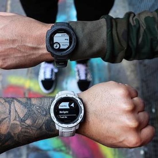 Смарт новинка от Garmin - модель Instinct