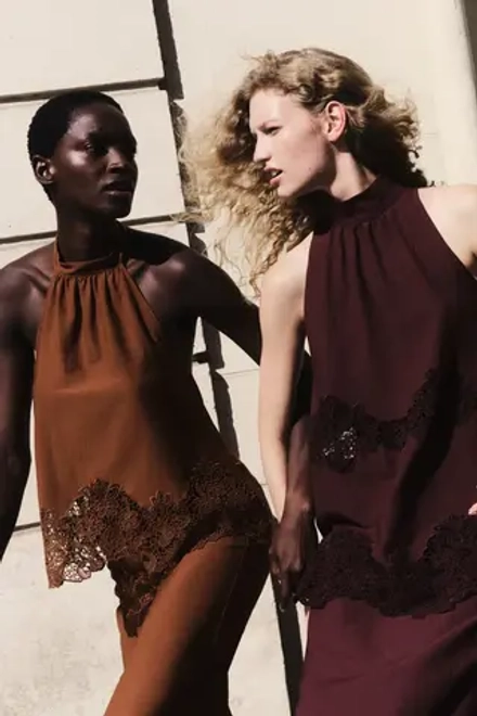 ZARA ПЛАТЬЕ МИДИ С ГОРЛОВИНОЙ ХАЛТЕР И ВЫШИВКОЙ, ГРАНАТОВЫЙ