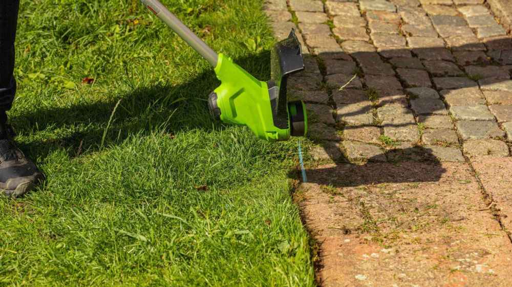 Аккумуляторный триммер Greenworks G24LT28K2, 24v, (2107107UA), 28 см, АКБ 2 А·ч и ЗУ