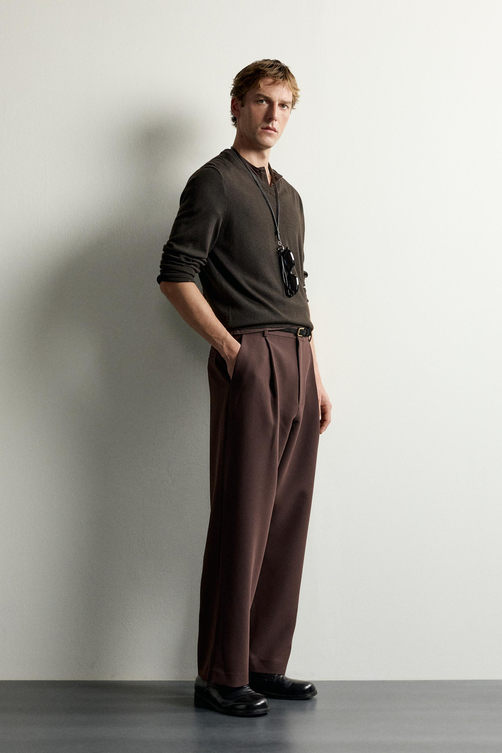 БРЮКИ RELAXED FIT СО СКЛАДКАМИ — ZARA · 8281/740
