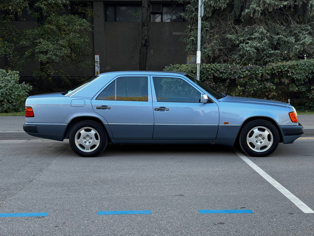 Mercedes-Benz E320