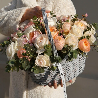 19. Большая корзина из роз