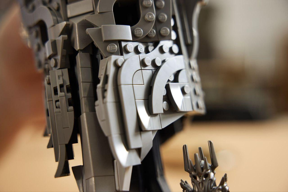 Конструктор Лего Айконс Властелин колец: Шлем Саурона 11373 | LEGO Icons The Lord of the Rings: Sauron's 538 деталей 18+