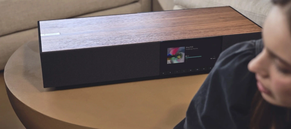 Cambridge Audio Evo One Black Walnut — универсальная стриминговая акустическая система «всё в одном»