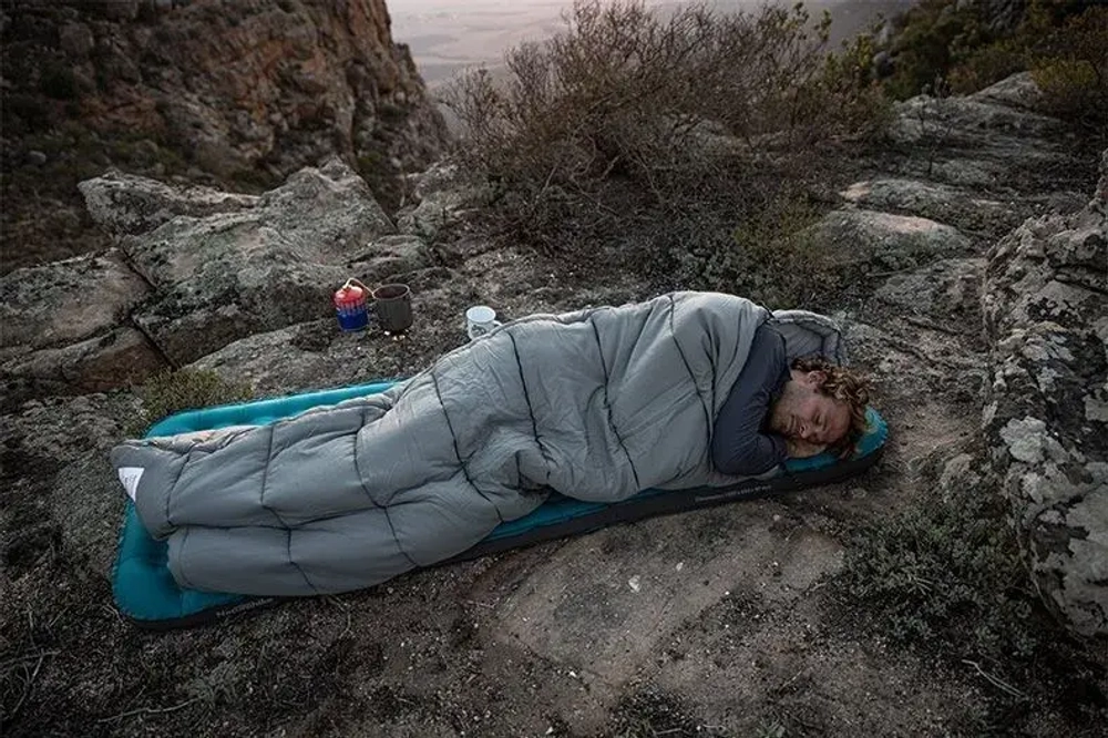 СПАЛЬНЫЙ МЕШОК СИНТЕТИЧЕСКИЙ NATUREHIKE M300 С КАПЮШОНОМ